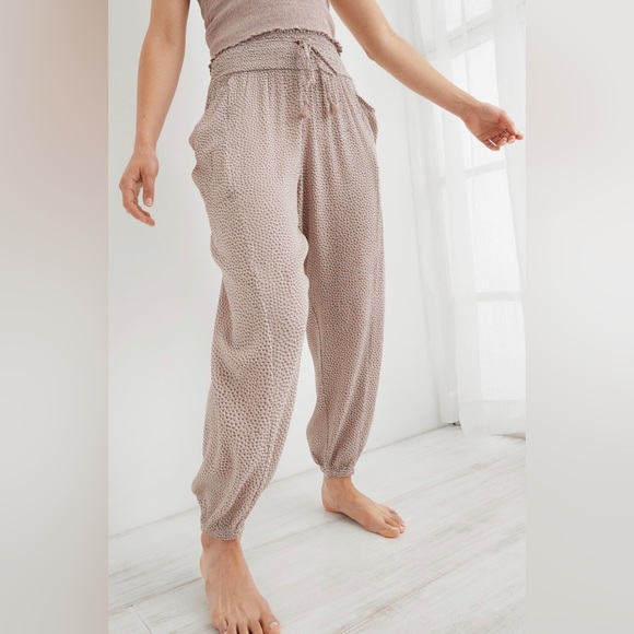 aerie Pants - Aerie Smocked High Waisted Beach Pant Cocoa Cream Women’s Large